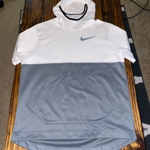 Nike Dri-Fit  Sz. XL Short-Sleeve Sweatshirt